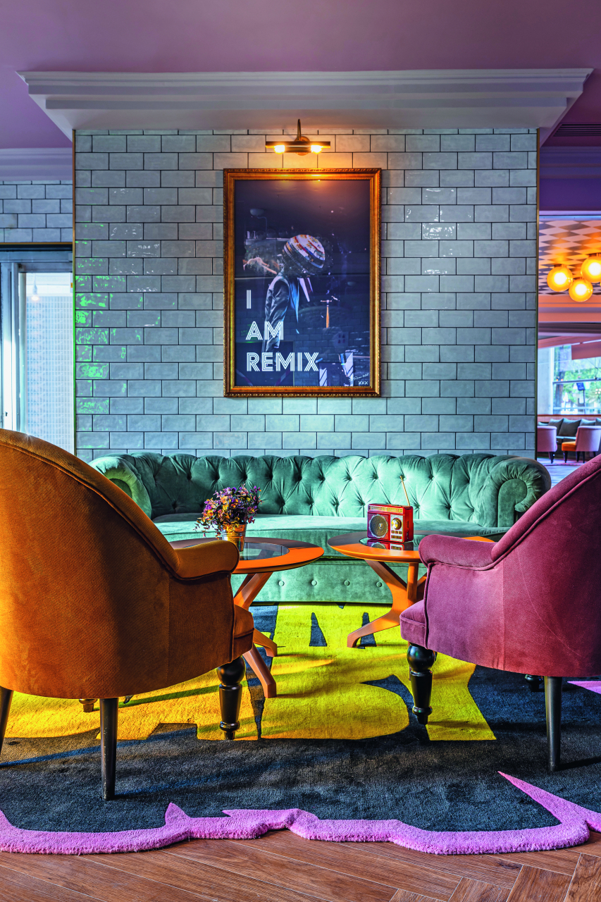 Paris ReMIX Lobby2 Marvin Gang