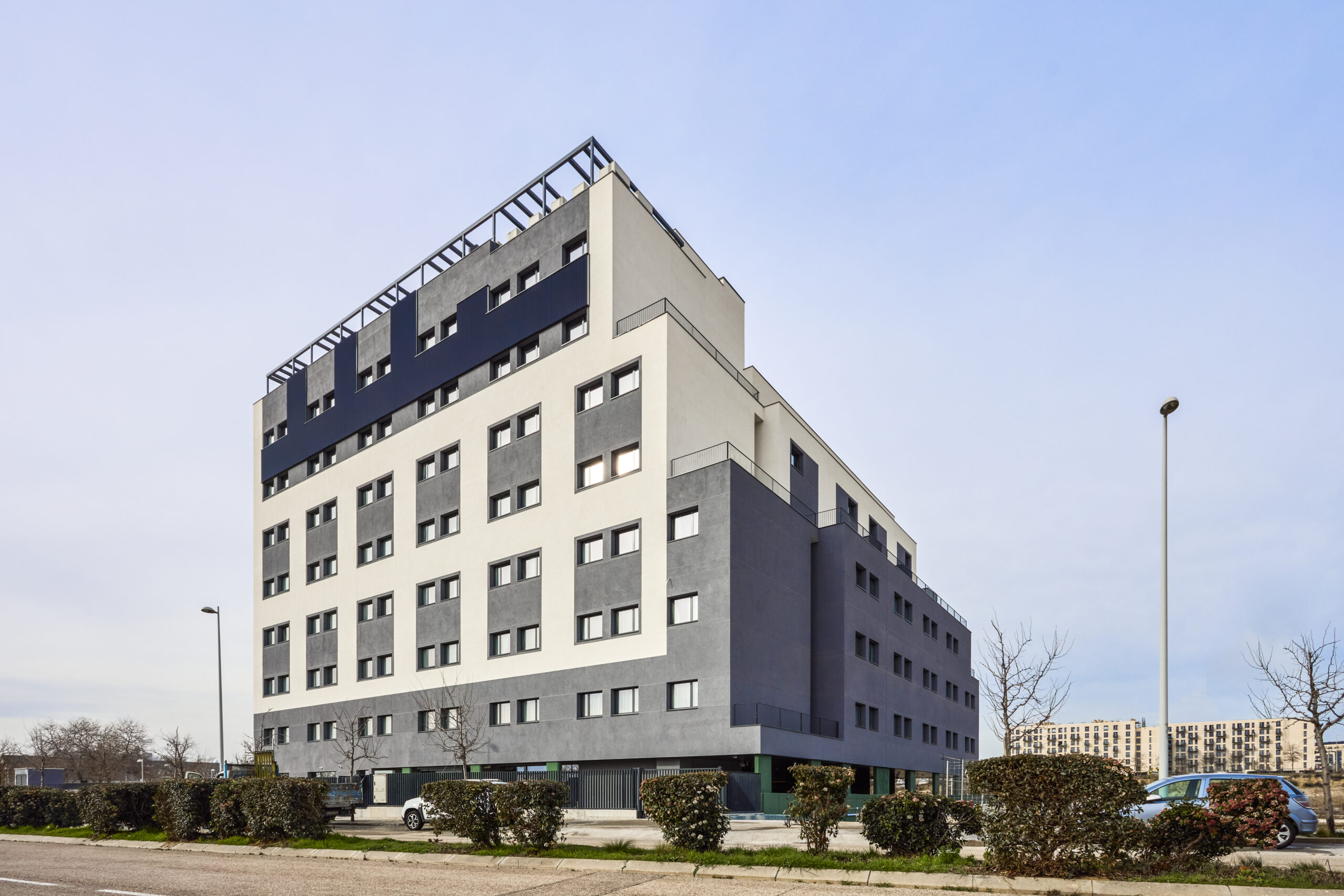 EXTENDAM poursuit son développement en Espagne avec l’ouverture de l’ibis Styles Madrid Airport Valdebebas. L’établissement de 260 chambres devient le plus grand hôtel sous enseigne ibis Styles en Espagne. Situé au coeur d’une zone en pleine expansion, cet hôtel vise à répondre aux besoins croissants de nuitées pour une clientèle diversifiée. Un positionnement stratégique pour…