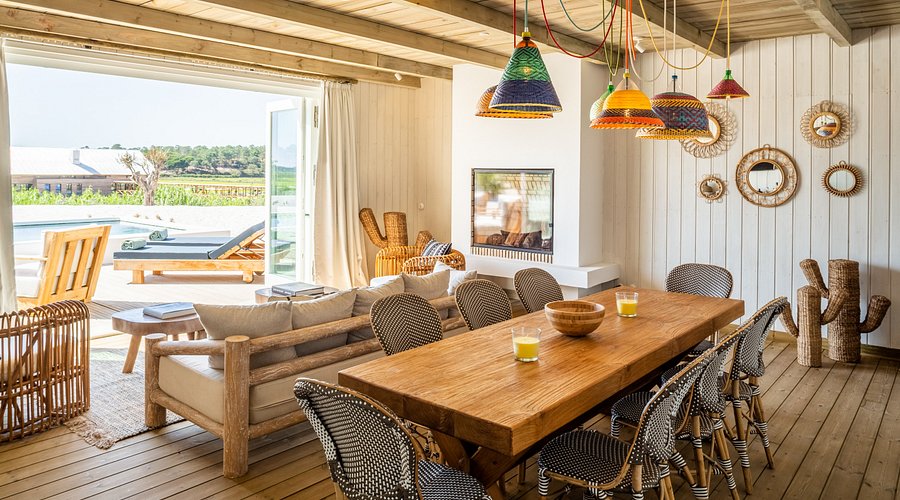dining room at pool villa